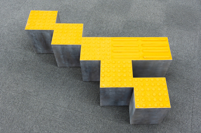 点字ブロックベンチ 