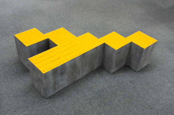 点字ブロックベンチ 