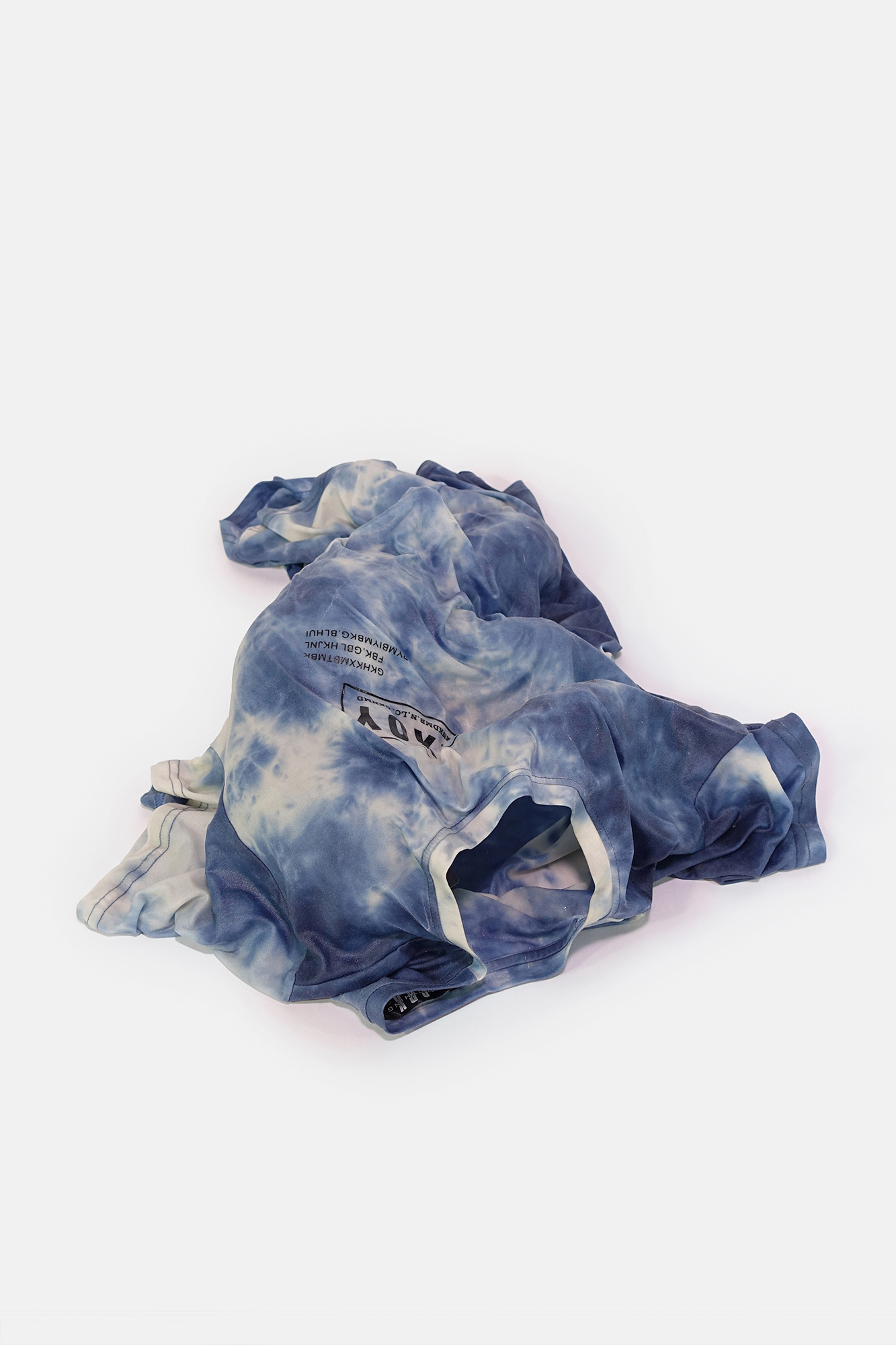 10.-Ni-Hao--SAMFNXOY--2022--cotton-and-resin--15-x-52-x-50-cm_2
