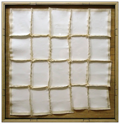 物的理│用白色底膠塗抹20張素帆布再縫併成一塊畫面