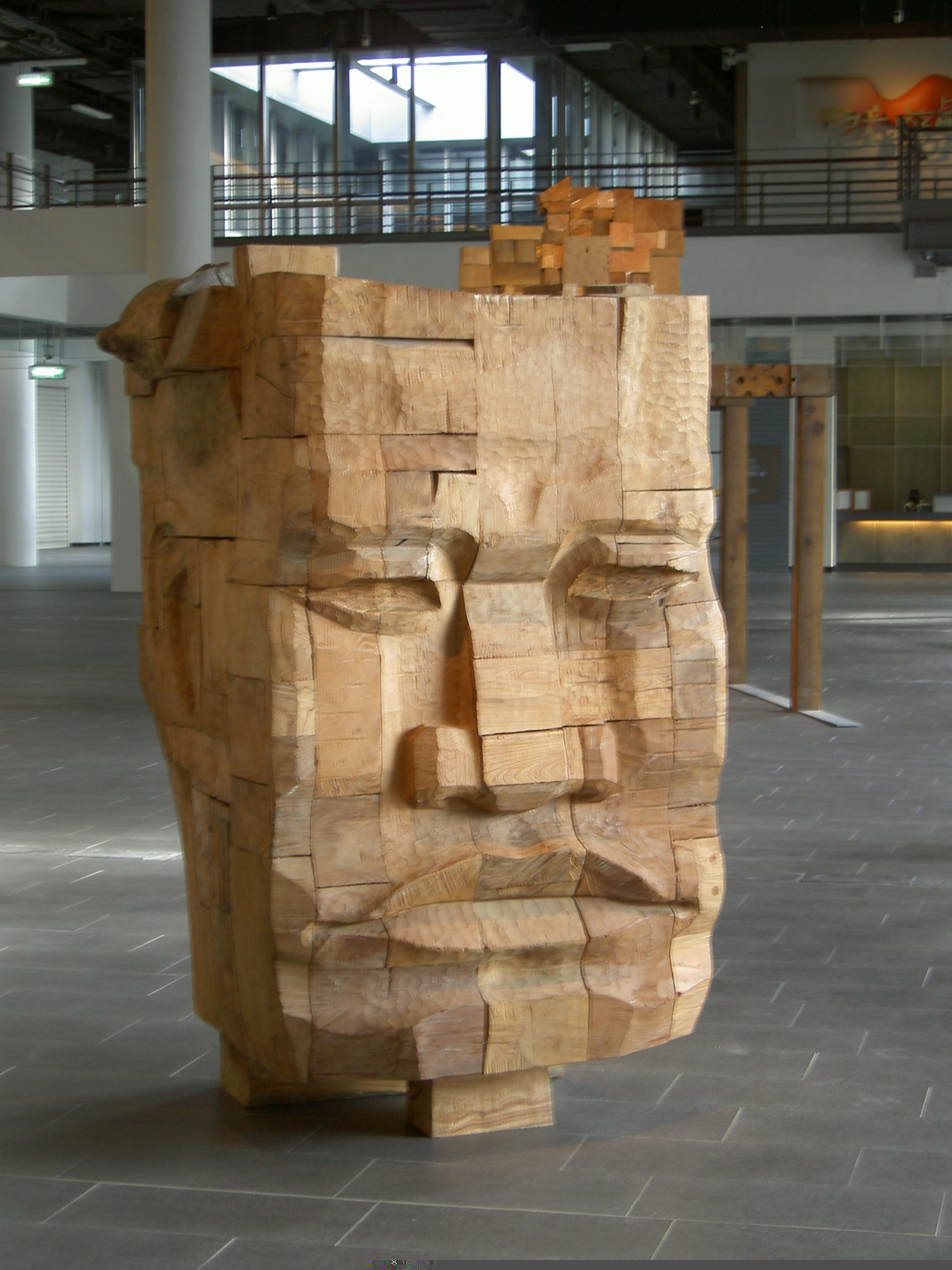 2001-自刻像005-木材1750x1200x1200mm-1