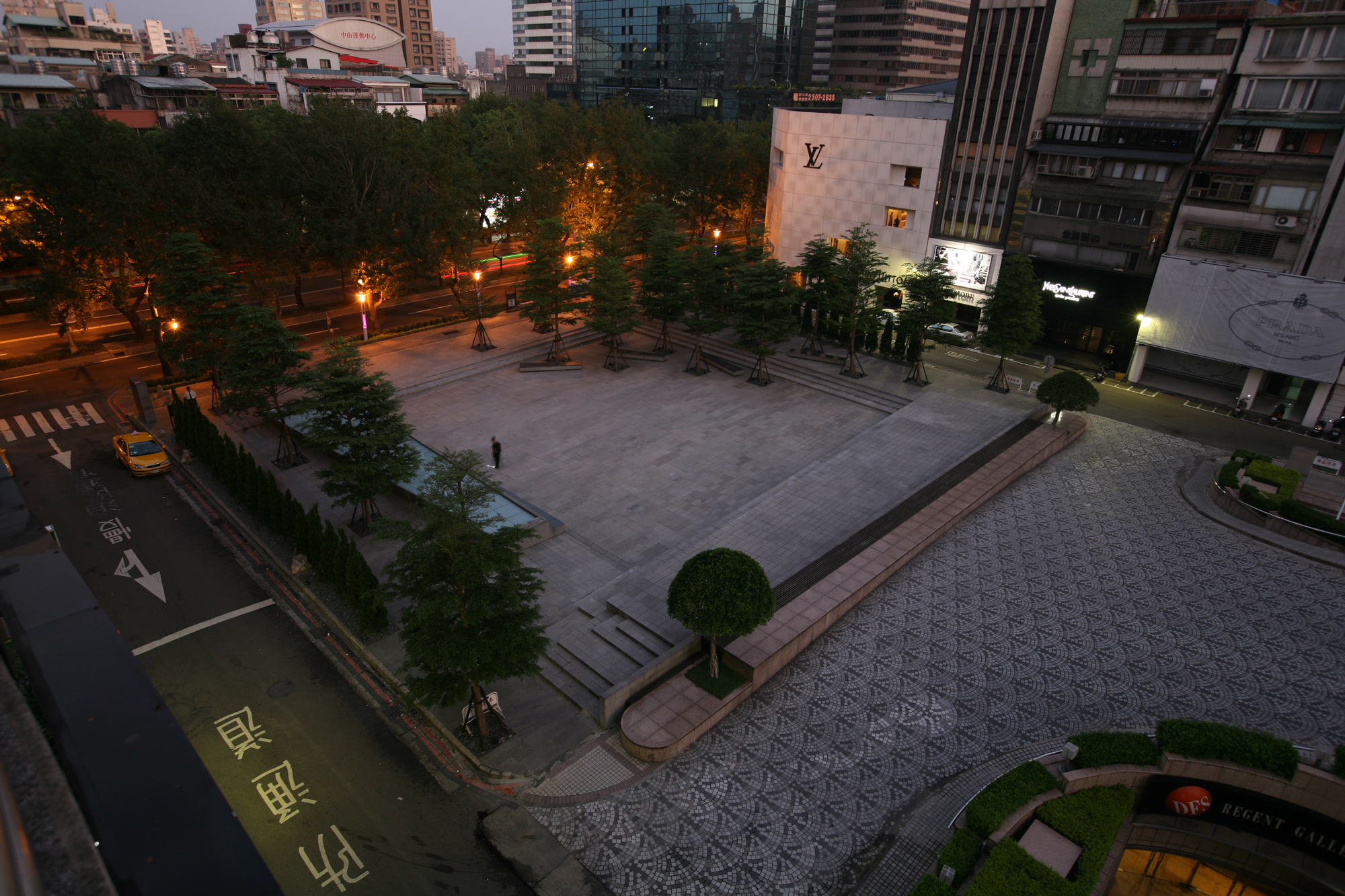 20081029_Square_02