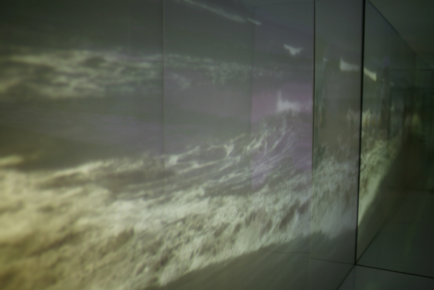 2009_The-Indistinct-Distance_Installation-View-03-3