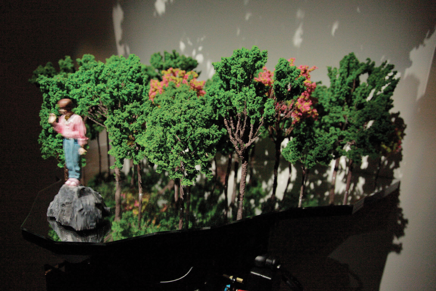 2012_Mini-Worlds-The-Cliff_Installation-View-02