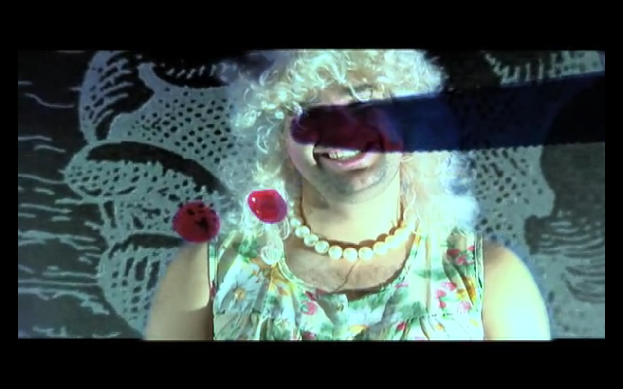 WTA-THE-PINEAPPLE-OF-A-VERY-VERY-SERIOUS-LADY-5