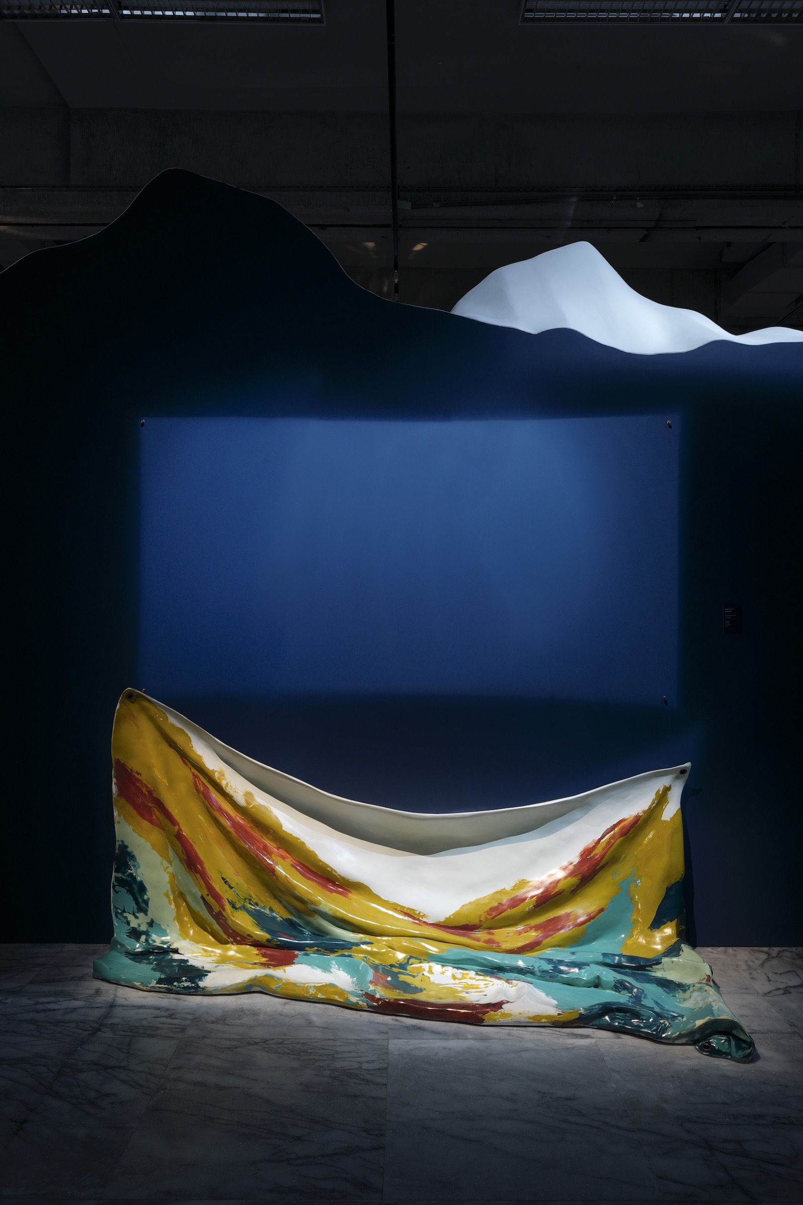 37.寂靜之外030－滑落的樣式_2016_玻璃纖維_65×205×60cm