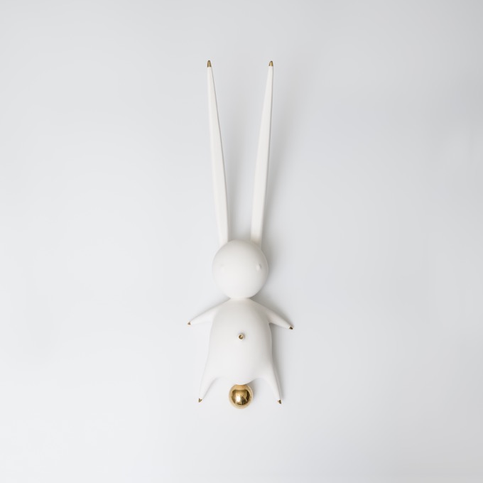 55_躺著的兔子（白、金）_50x17.5x10cm_ceramics_2017