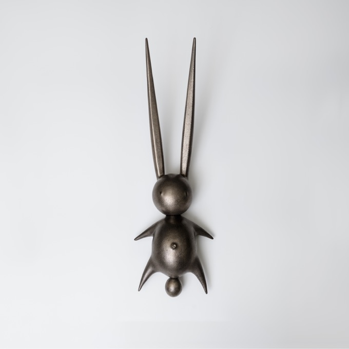 59_躺著的兔子（黑金）_50x17.5x10cm_ceramics_2017