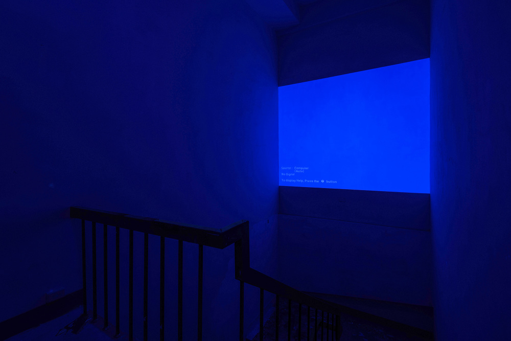 blank-screen-2_1000