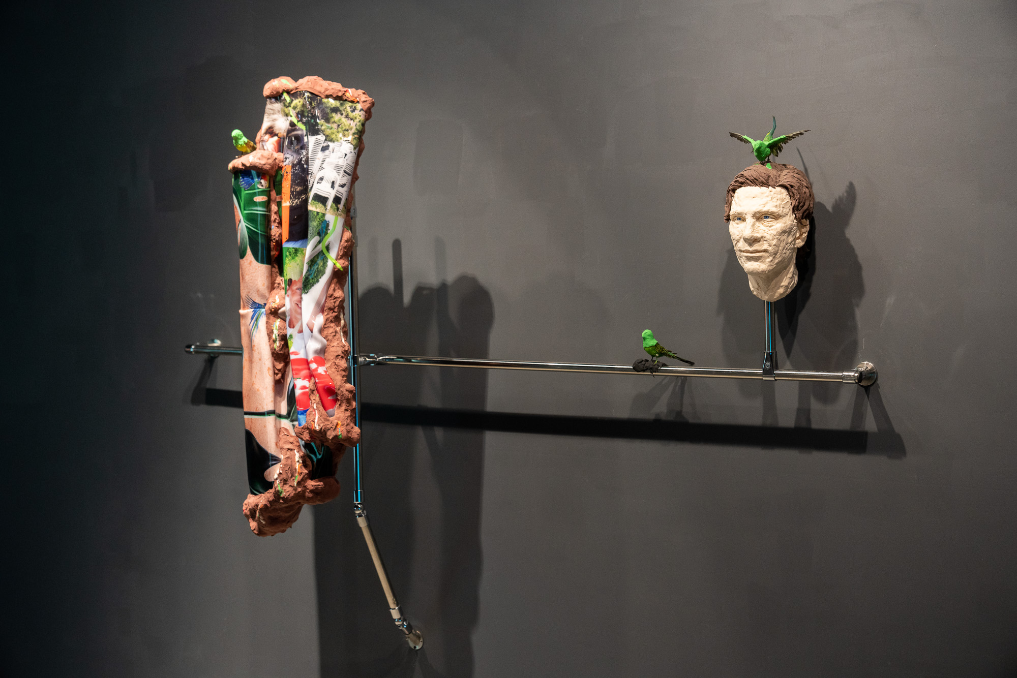 皮膚、翅膀與David．壓克力、數位直噴、輕質土、泡綿．42x115x25cm．2019