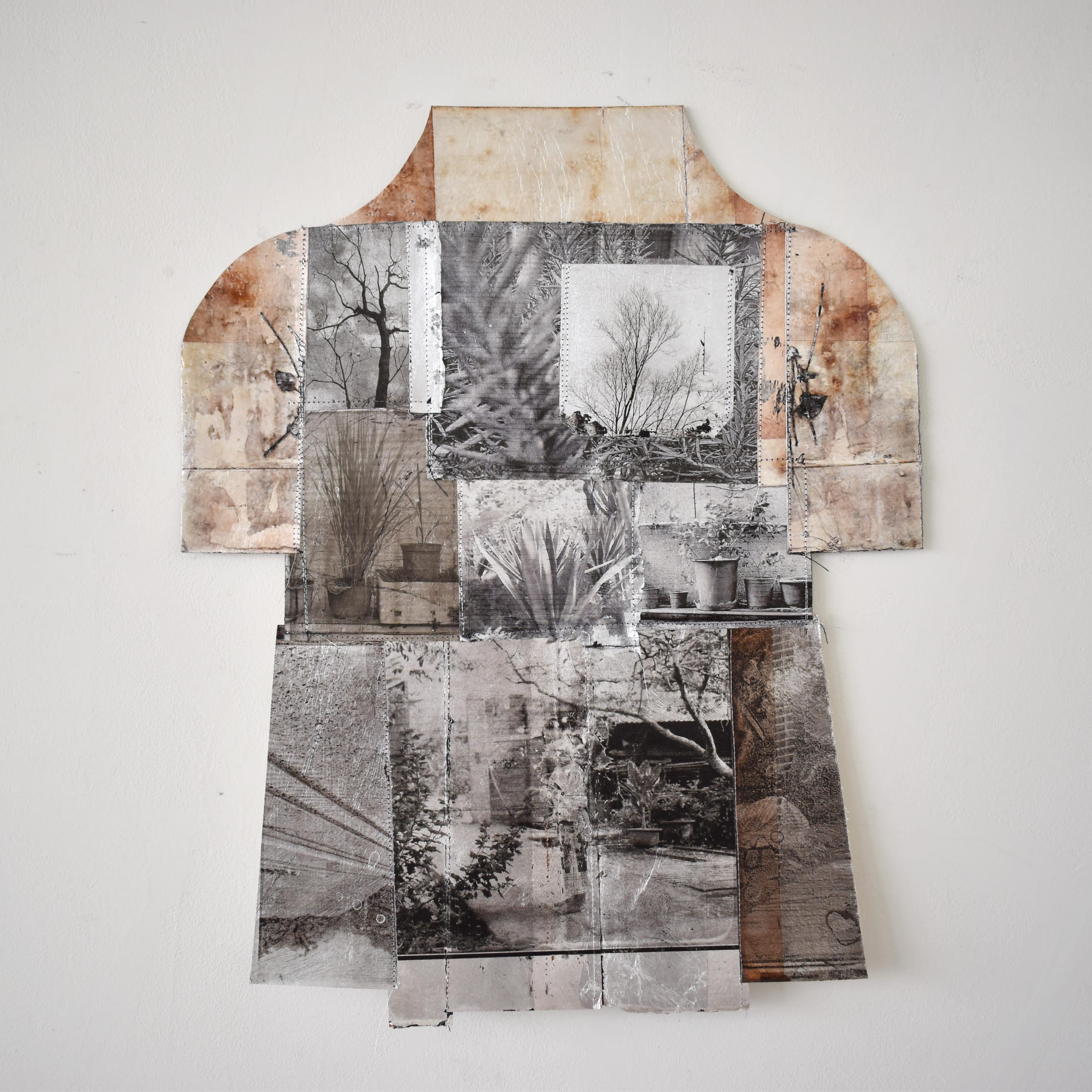 侵蝕的記憶2-Rusty-Memory2-43X53cm-紙本、墨水、銀箔、鋁箔、線-paper、ink、silver-foil、aluminum-foil-、thread-2016