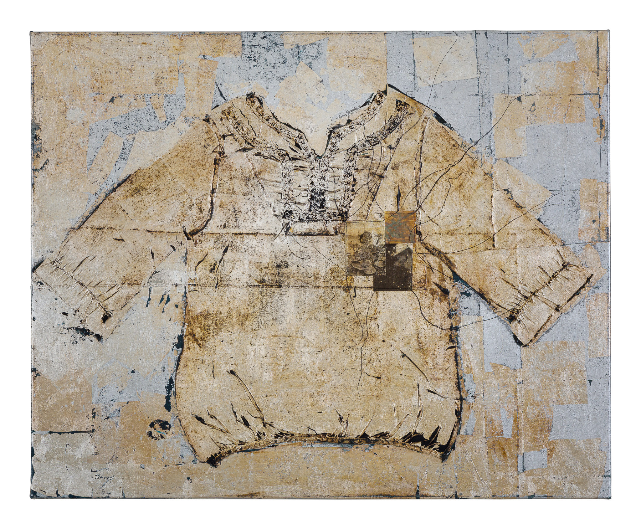 備忘錄3-Memo3-100x80cm-銀箔、胚布、線、衣物、複合媒材-silver-leaf、greige、thread、clothes、mixed-media-2019