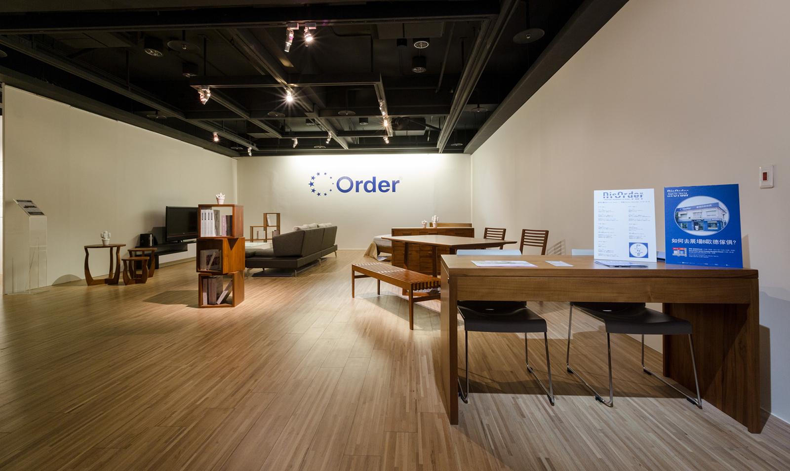 圖2：鳳甲美術館展場，歐德家俱進駐，同時進行商業販售機制。