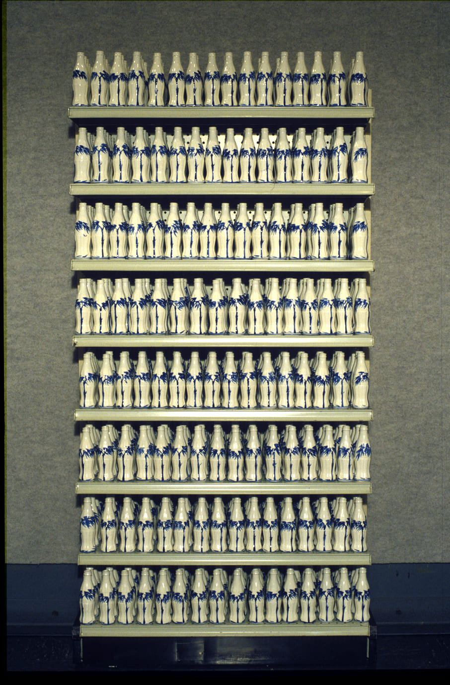 可樂殖民，陶瓷、貨架-，120-x25-x-200-cm，20051