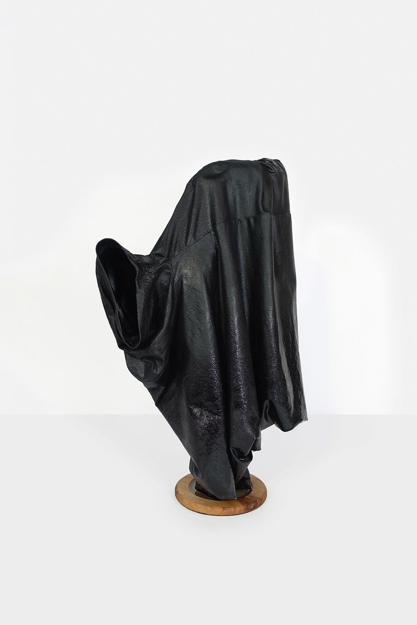 15.-Ni-Hao-LFIE-2022-found-t-shirt-and-resin-58-x-35-x-15-cm_2
