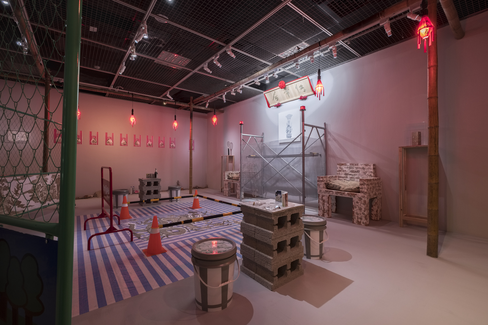 《供帝居》Gong-Di-Ju-2017，複合媒材裝置-，尺寸依場地而定-展場1-2