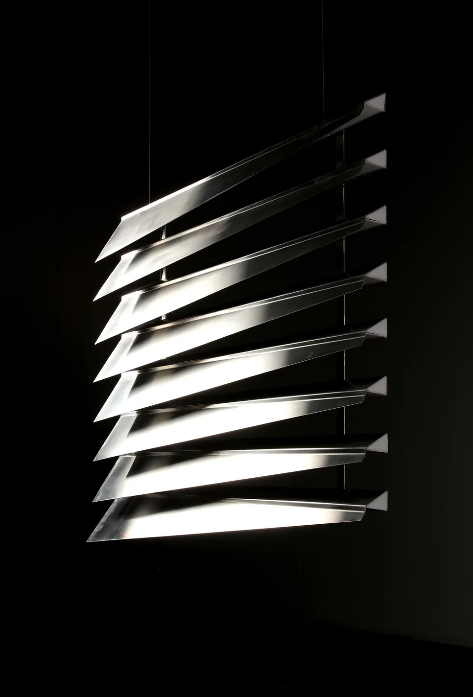 如果能為我造一道牆-If-You-can-Make-aWall-for-Me-不鏽鋼、壓克力板、LED燈條-Stainless-steel-acrylic-sheet-LED-light-bar-95-x-110-x-15cm-2019