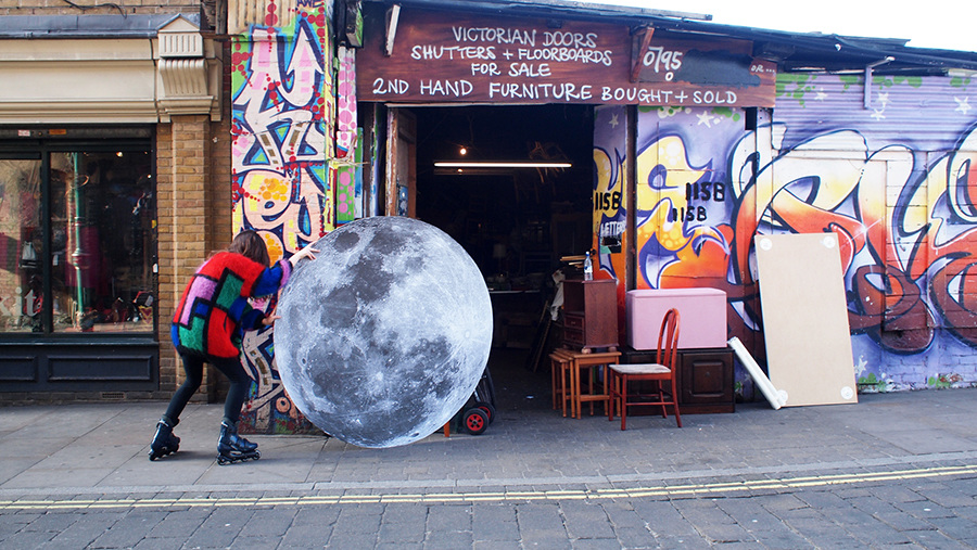 Moon4900_900