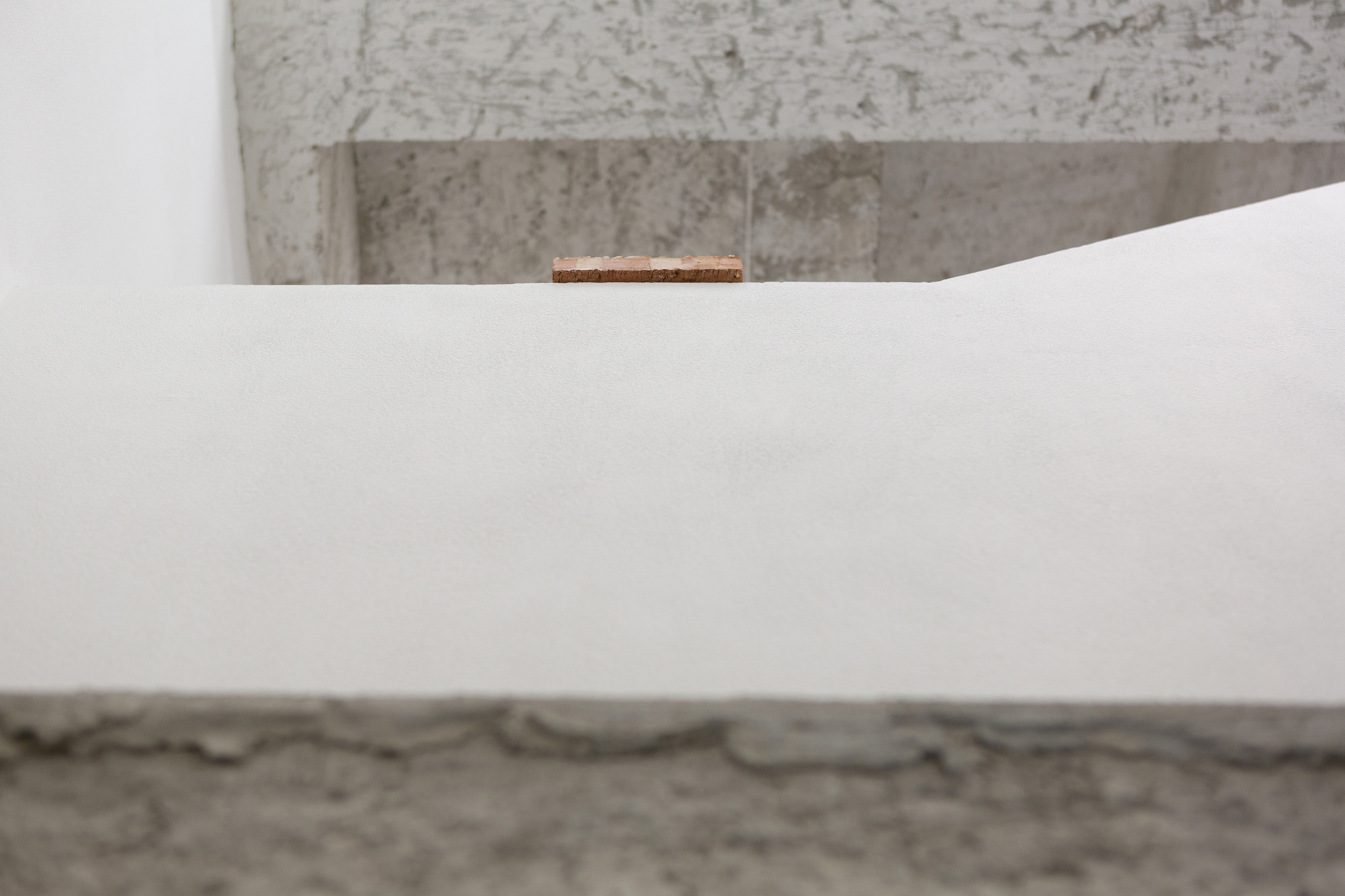 欄杆上的磚塊-1