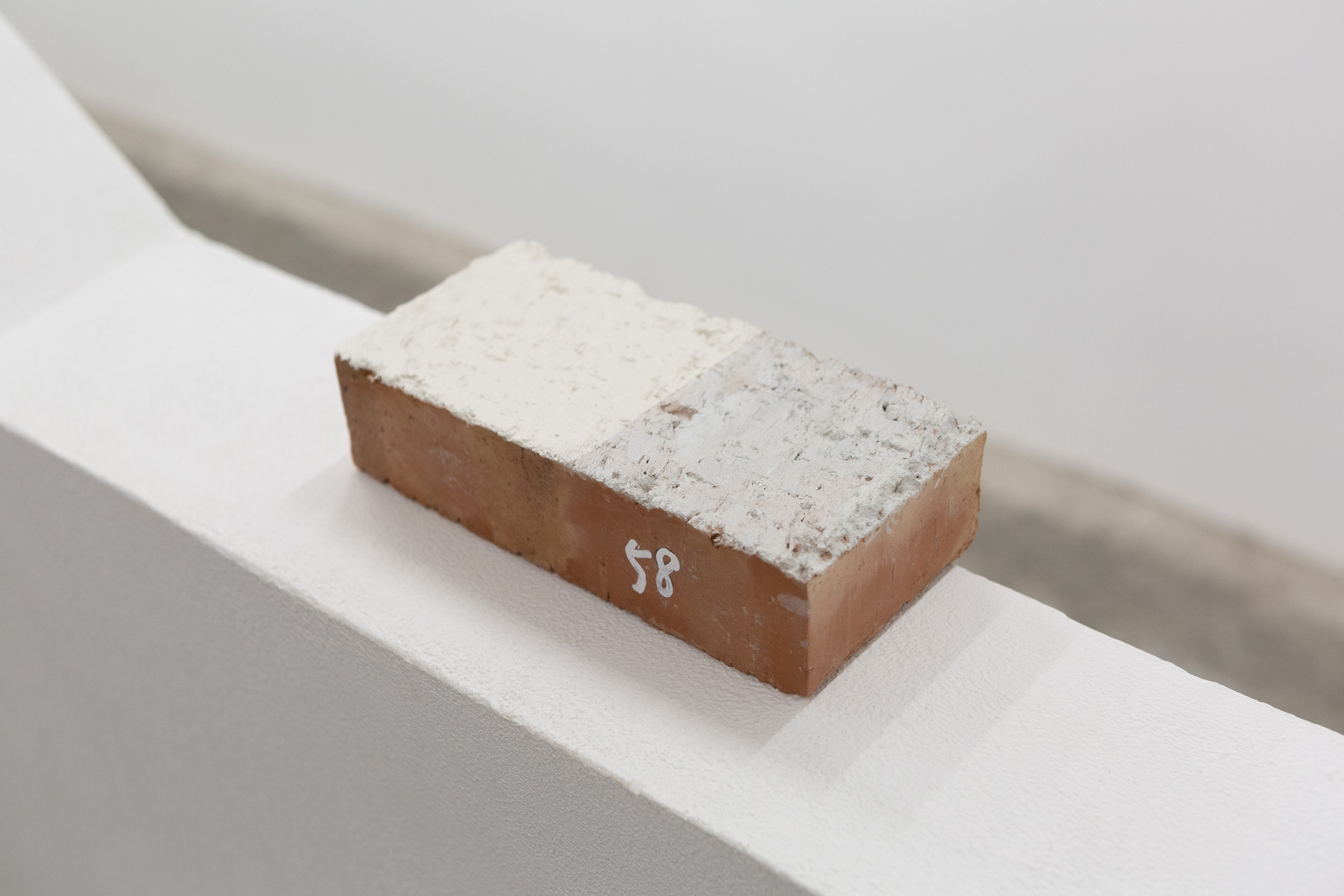 欄杆上的磚塊-3