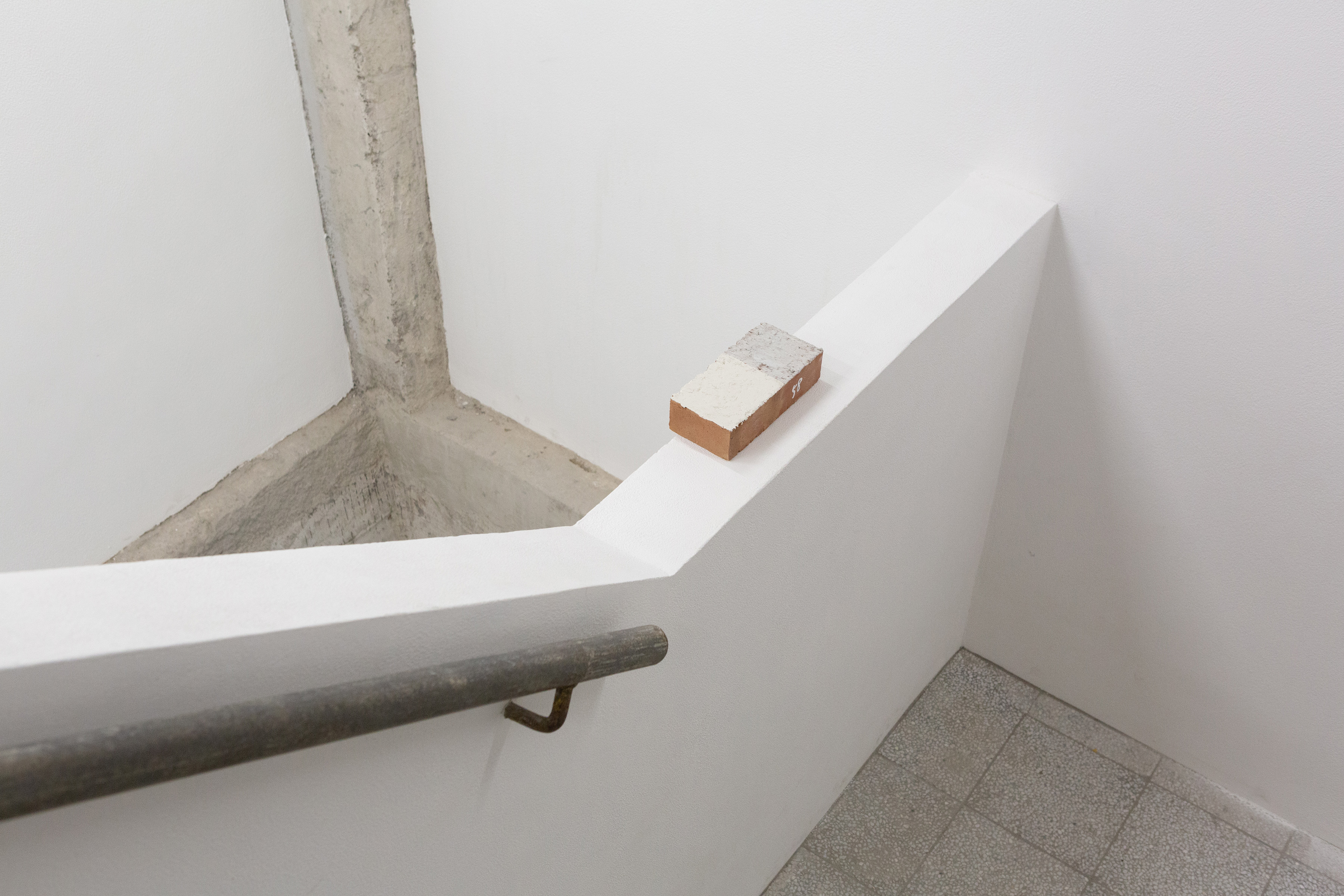 欄杆上的磚塊-4